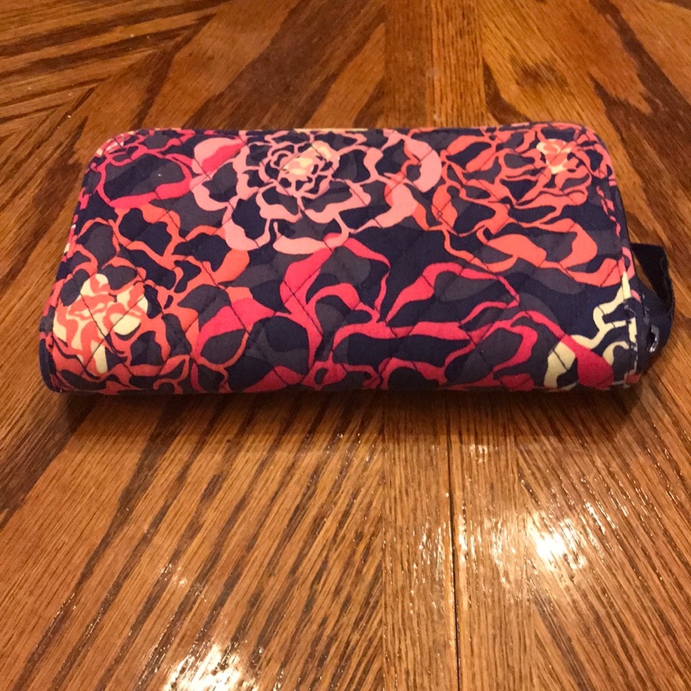 Vera Bradley zip around wallet